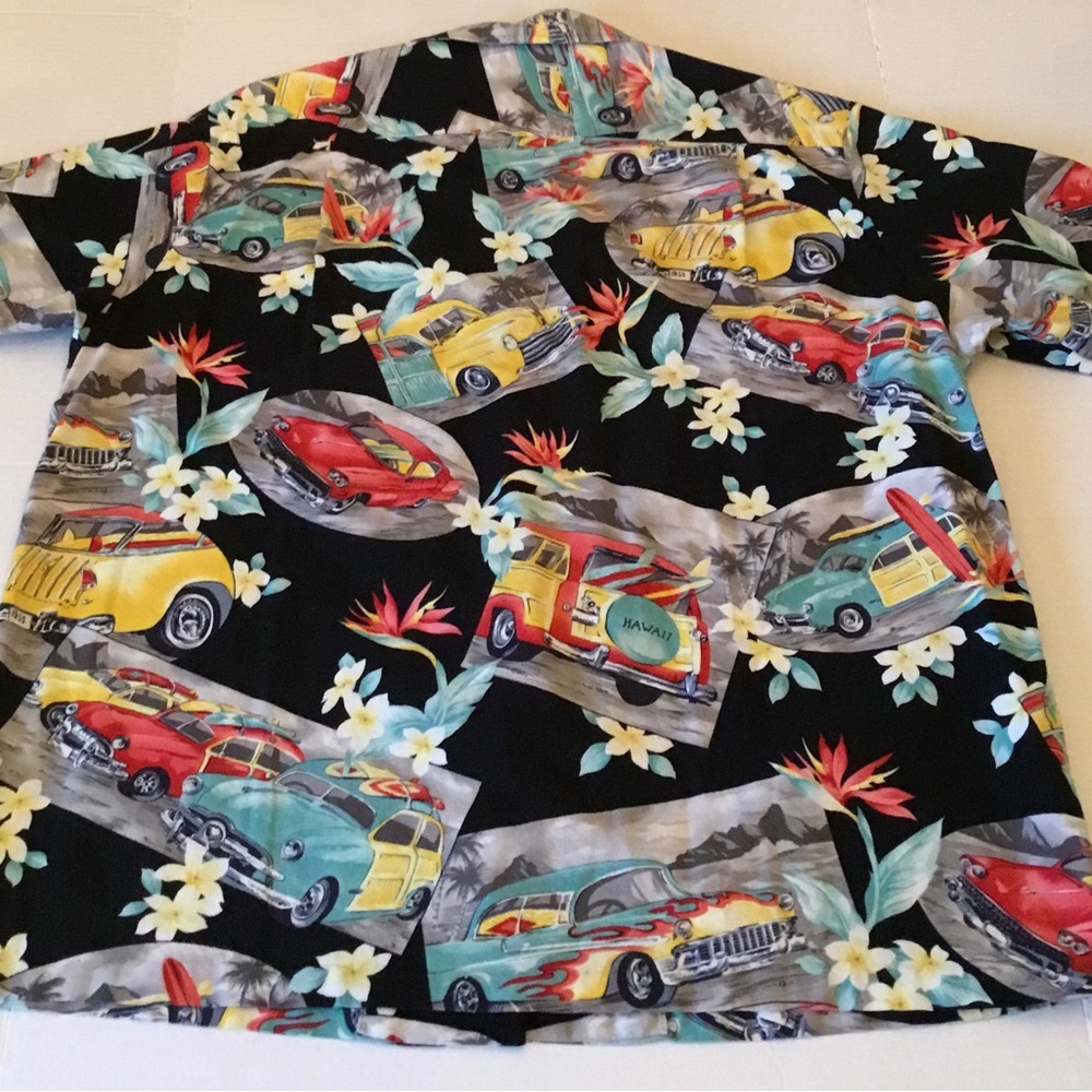 Men's Black Hawaiian Car-Print Short Sleeve Button-Down Shirt - Picture 6 of 13